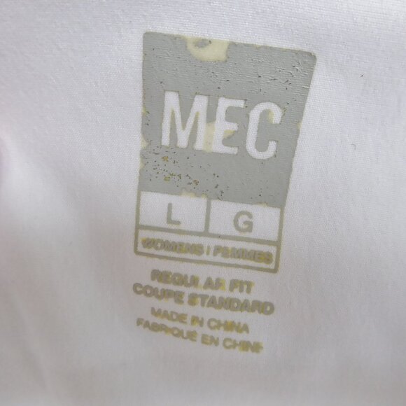 MEC White Lightweight Button-down Travel Shirt, with Adjustable Sleeves- Size Lg - Picture 4 of 4